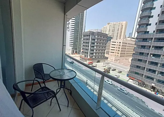 Diamond 2 Tower Marina Apartment